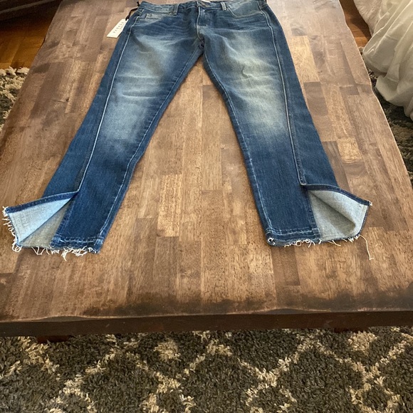 NWT Parker Smith fabulous distressed jeans. So great and classy. - Picture 10 of 15